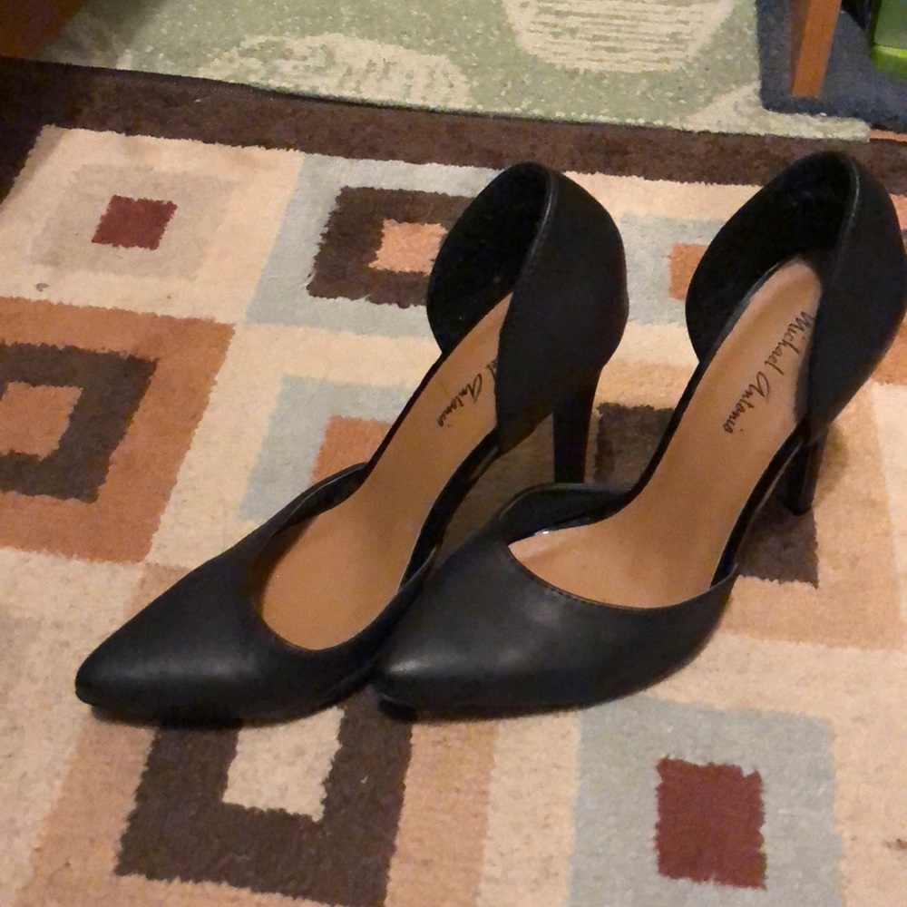 Michael Antonio Black Pointed Heels sz7.5